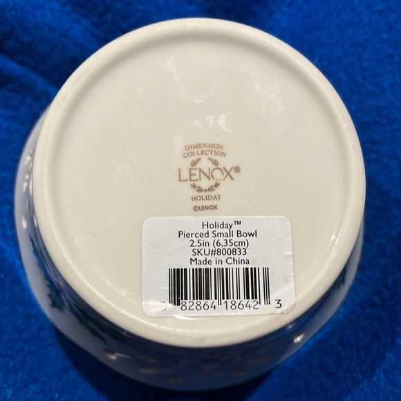 NWT Lenox Small Pierced Bowl with Holly Leaves & Berries Holiday Dimension - Picture 10 of 12